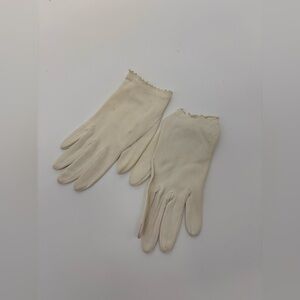 Vintage Ivory Dress Gloves with Beaded Trim – Mid-Century Classic